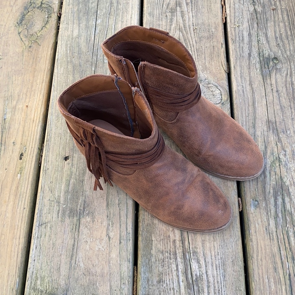 MIA big girls size 4 boots- great condition